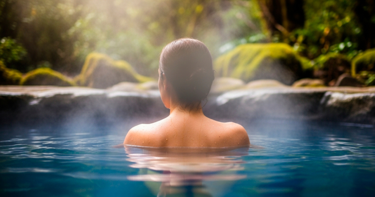 El Templo del Cuerpo: Hidroterapia para el Estrés y el Arte de Fluir Hacia la Calma